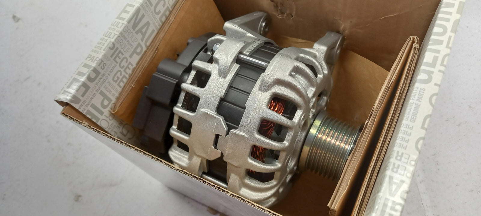 Original OE RENAULT Lichtmaschine 231006007R