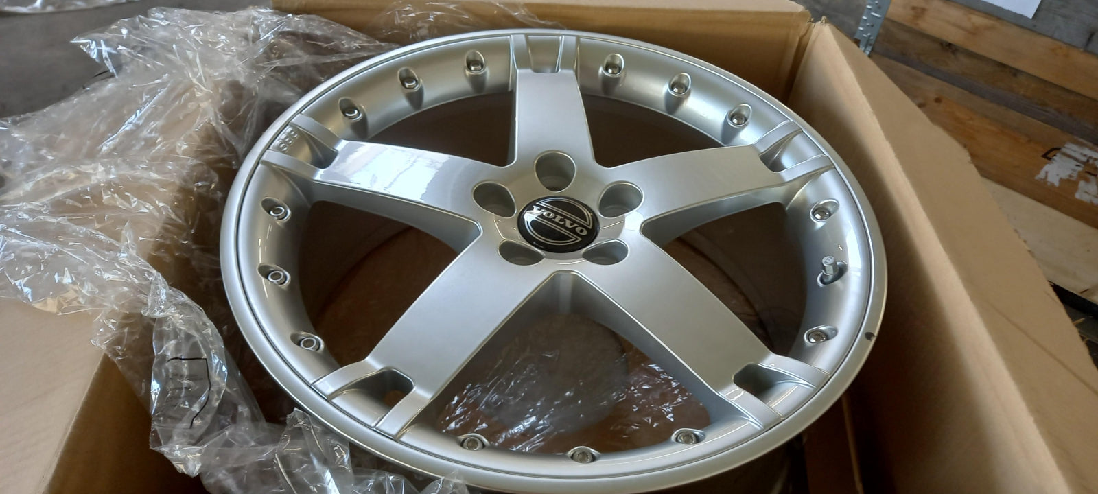 Original VOLVO S40 1996 - 2004 Felge Silber 7.5x18