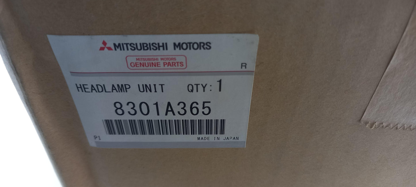 Original OE MITSUBISHI Scheinwerfer 8301A365