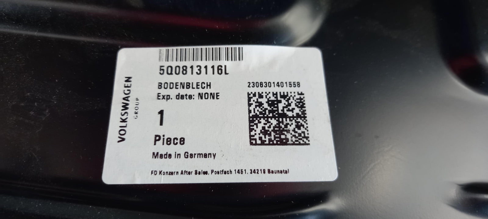 Original OE Volkswagen Bodenviertel 5Q0813116L