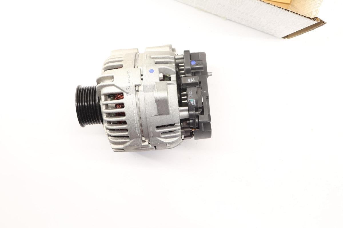 Original OE RENAULT Lichtmaschine 8200660037