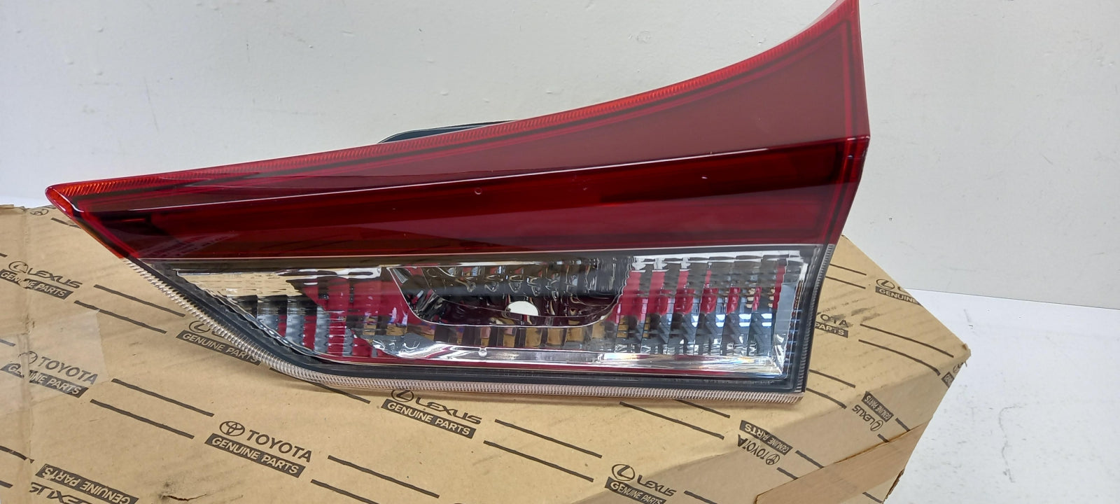 Original OE TOYOTA Heckleuchte 8158102880