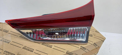 Original OE TOYOTA Heckleuchte 8158102880
