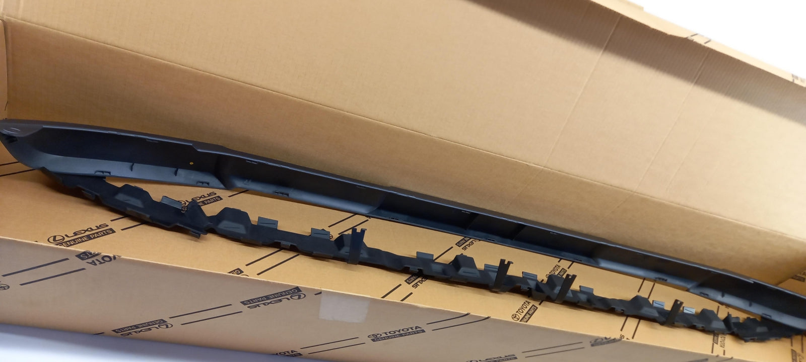 Original OE TOYOTA Stoßfängerabdeckung PW15410200L6