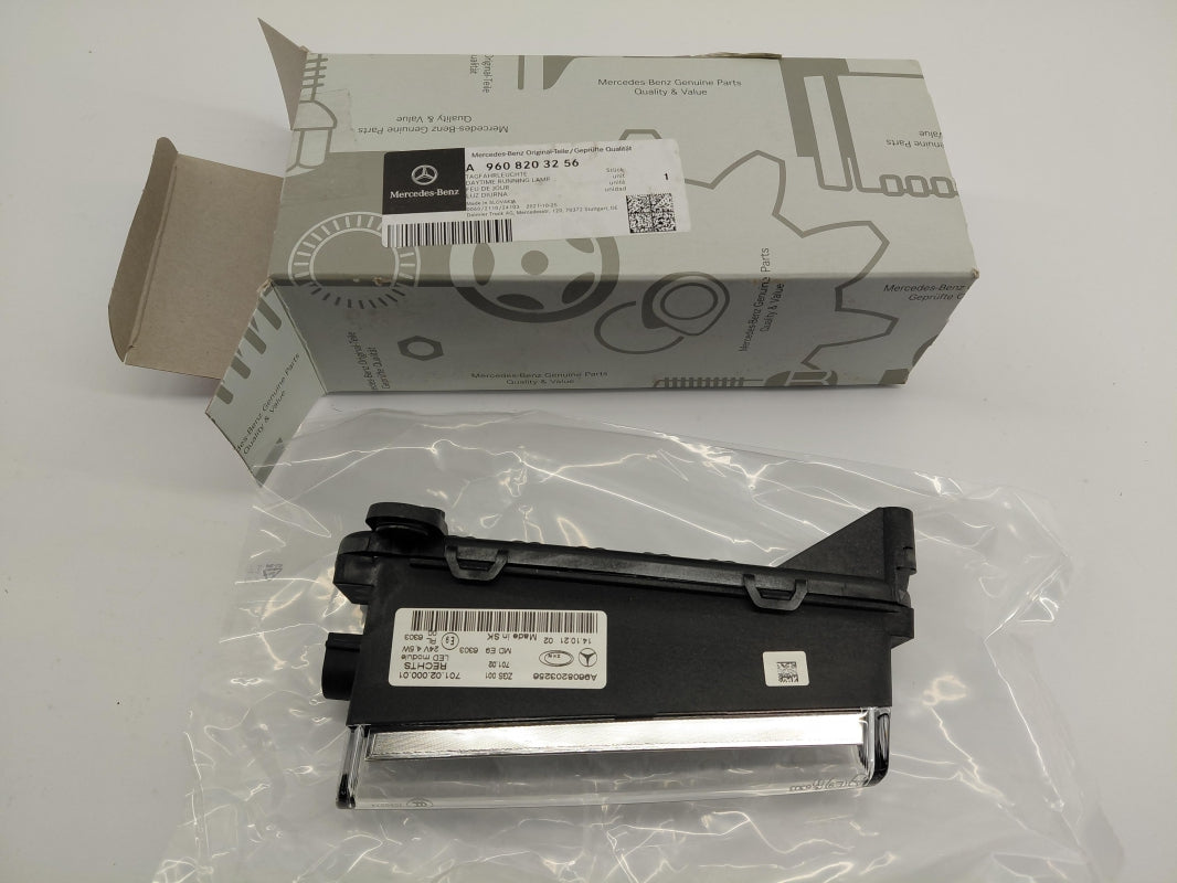 Original OE MERCEDES-BENZ Tagfahrlicht A9608203256