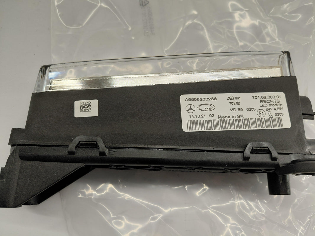 Original OE MERCEDES-BENZ Tagfahrlicht A9608203256