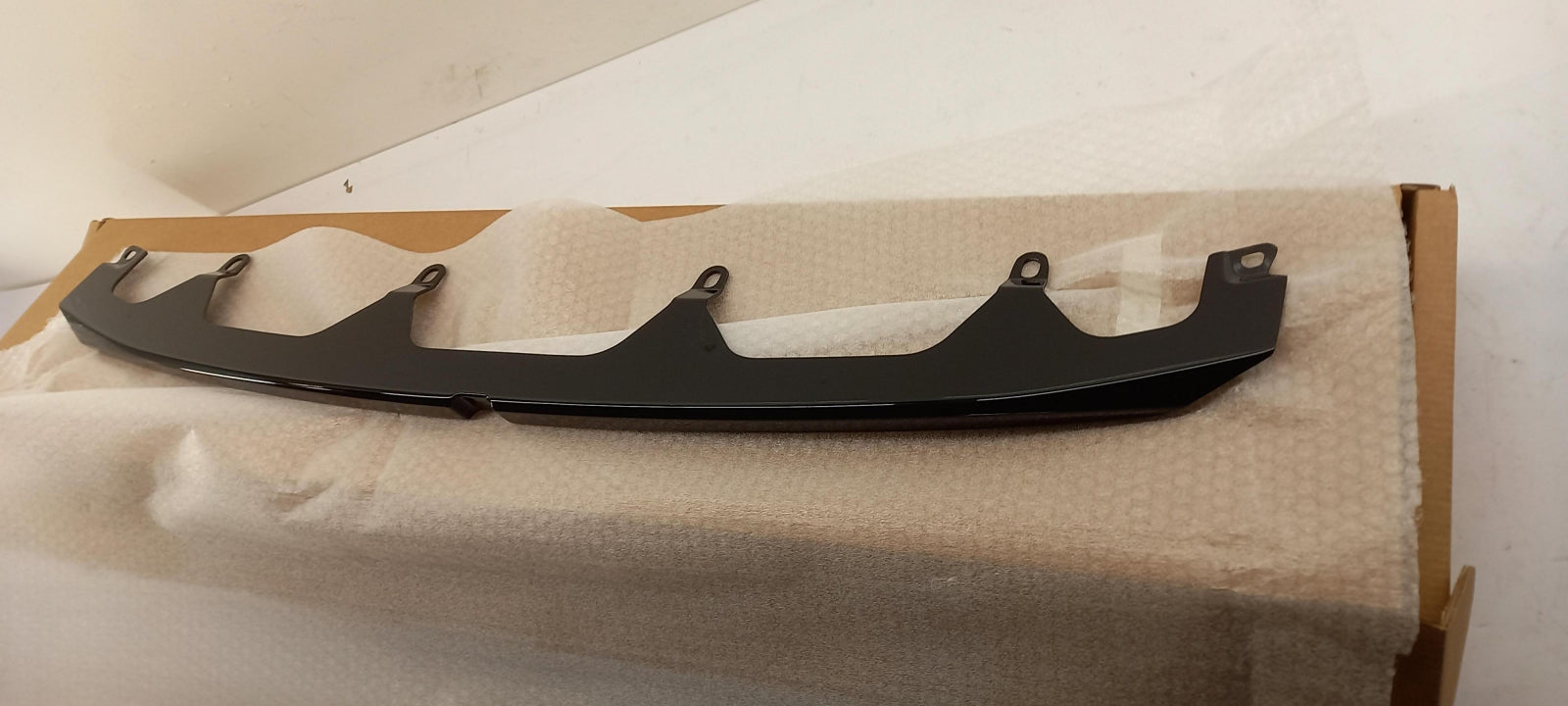Original BMW 1er F70 M Frontaufsatz schwarz vorne mitte 51115A93220
