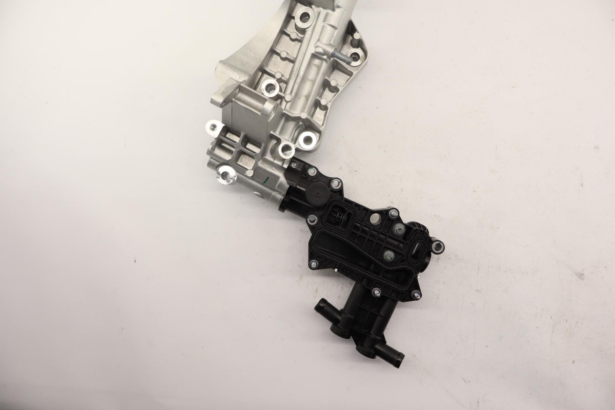 Original OE MERCEDES-BENZ Motorölkühler A6261800011