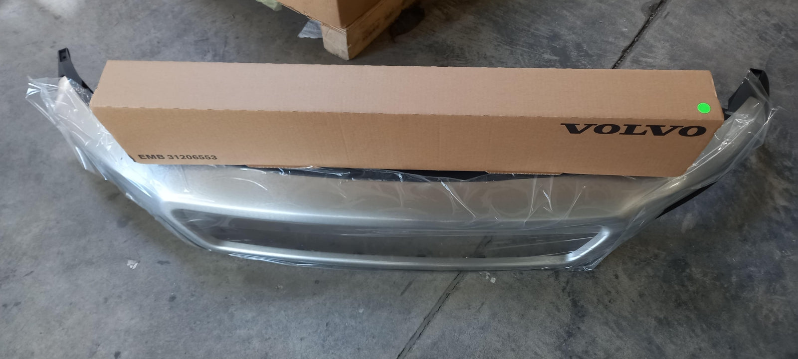 Original VOLVO XC40 2018 - 2022 Stoßfängerabdeckung 31650113