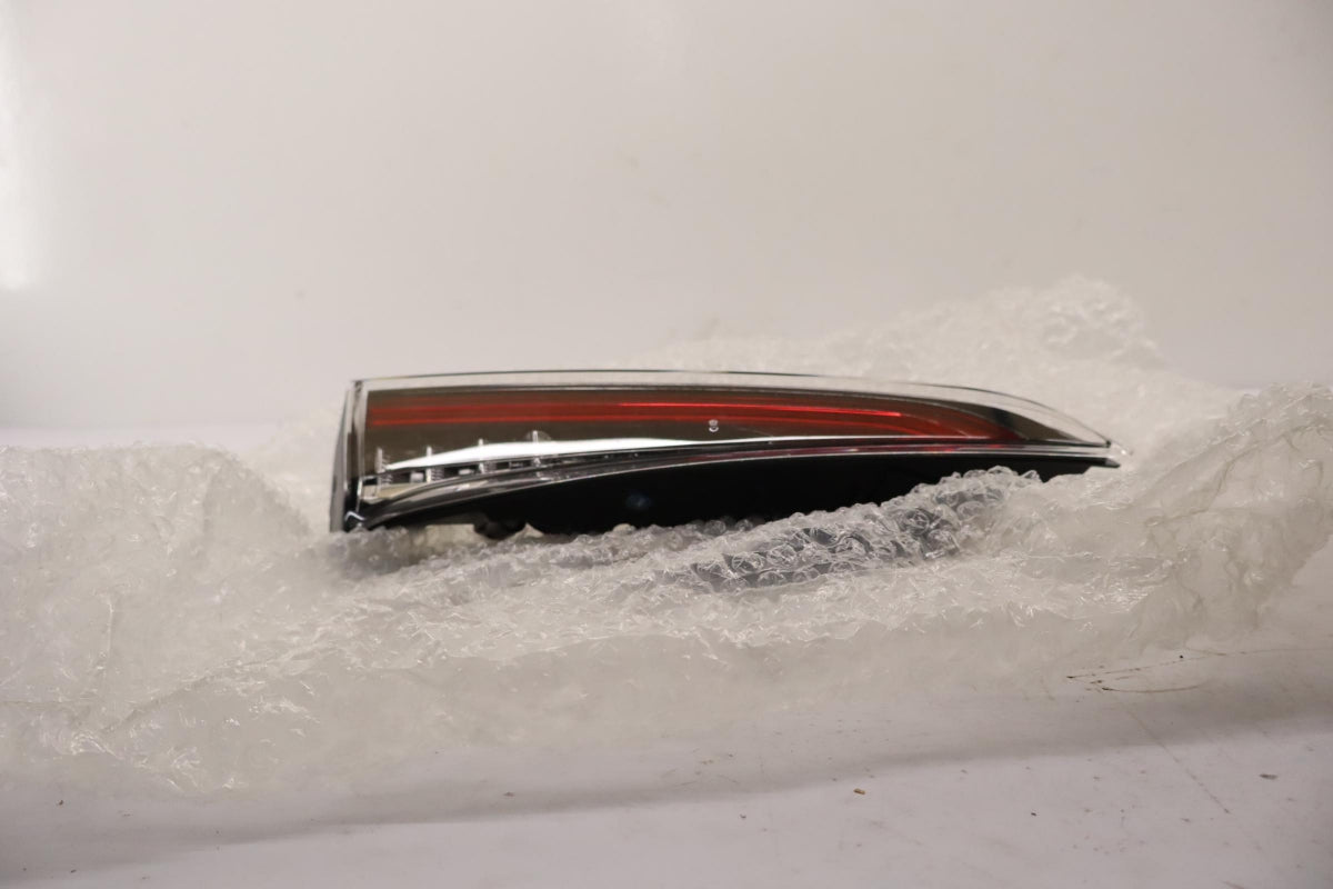 Original OE TOYOTA Heckleuchte 8159102770
