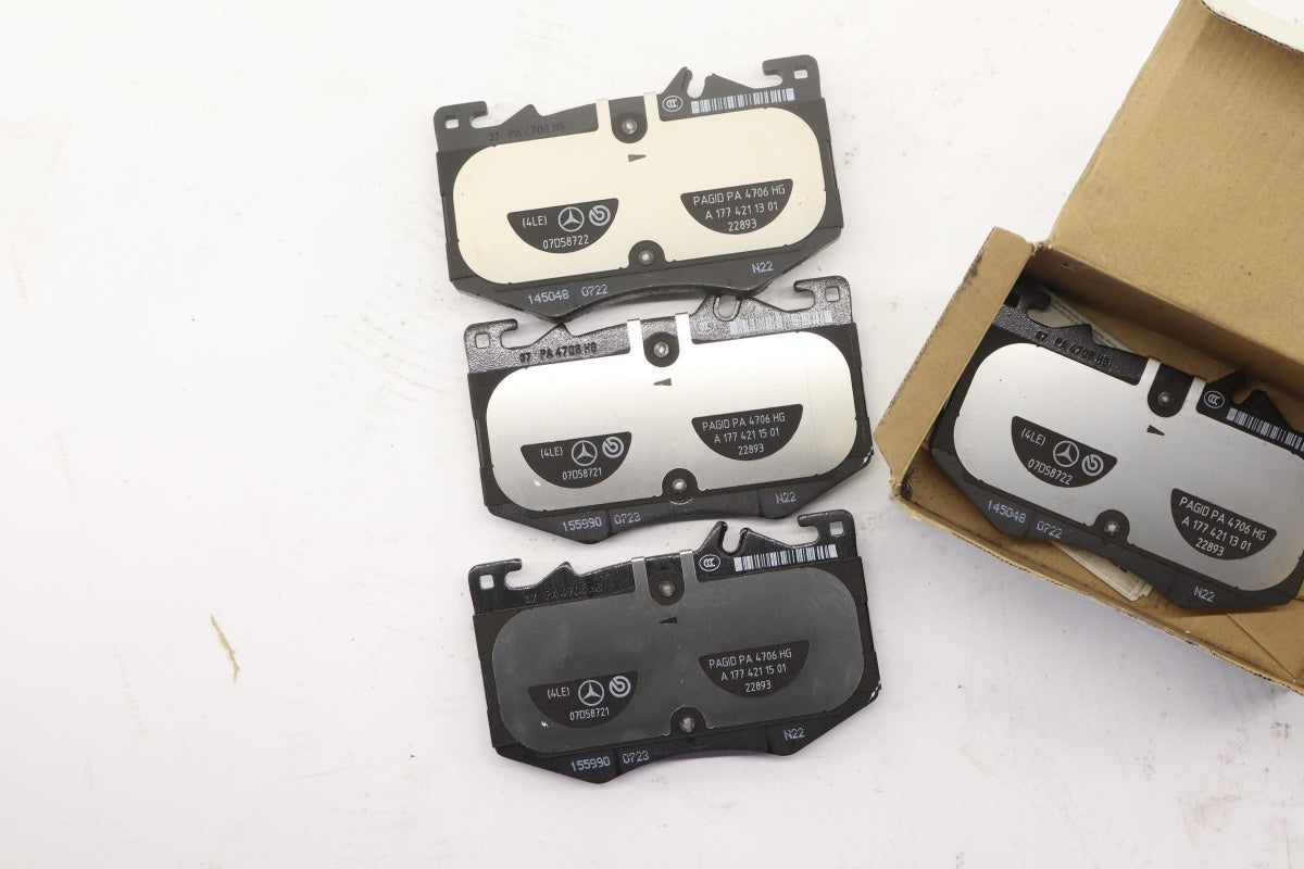 Original OE MERCEDES-BENZ Bremsbeläge A0004207405