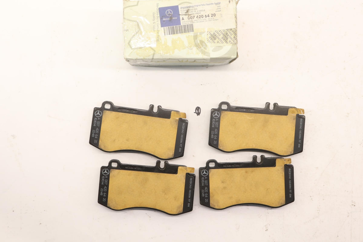 Original OE MERCEDES-BENZ Bremsbeläge A0074206420