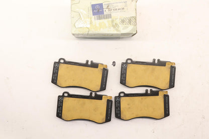 Original OE MERCEDES-BENZ Bremsbeläge A0074206420