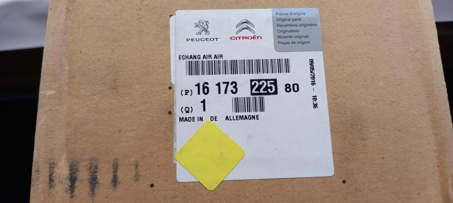 Original OE Peugeot Ladeluftkühler 1617322580