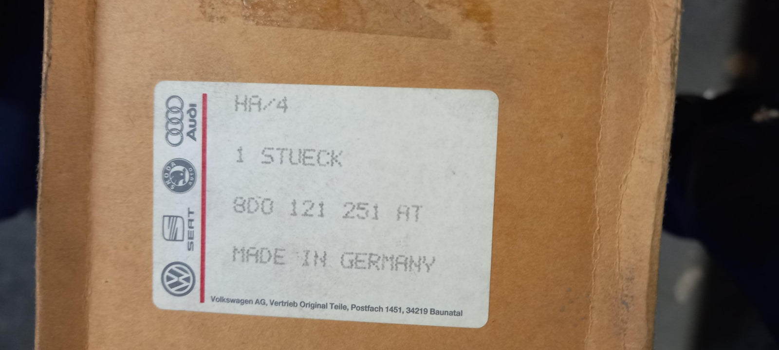 Original OE Volkswagen Wasserkühler 8D0121251AT
