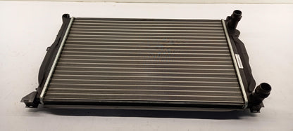Original OE Volkswagen Wasserkühler 8D0121251AT