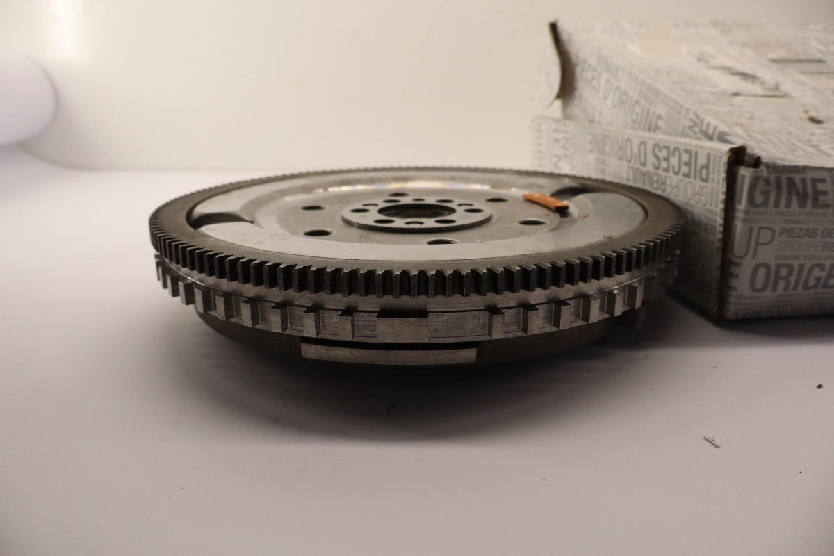 Original OE RENAULT Schwungrad 123100749R