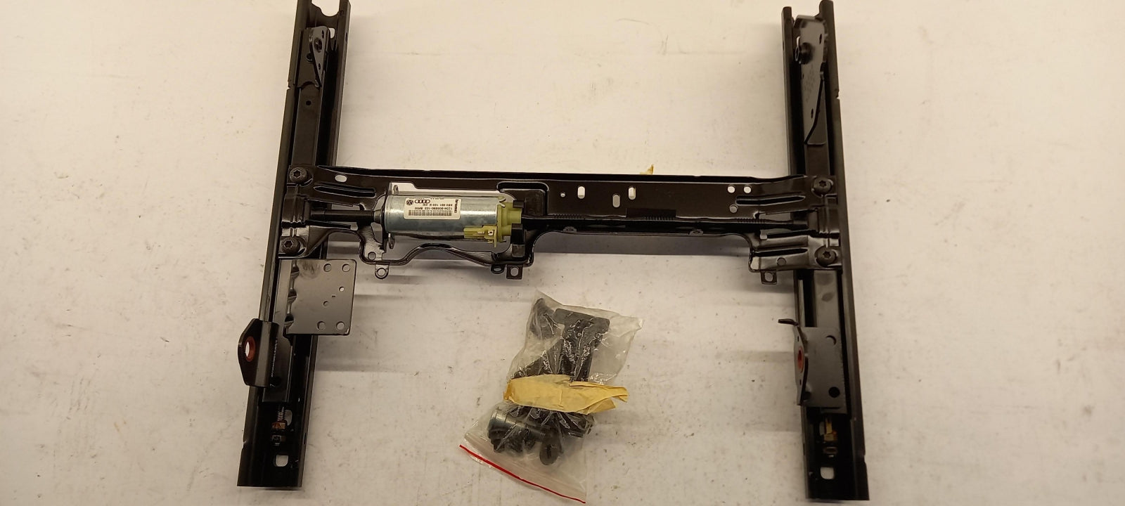 Original OE Volkswagen Elektromotor 8E0881183E