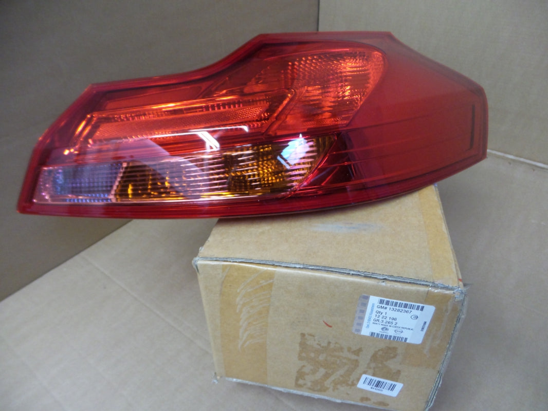 Original OPEL Insignia Heckleuchte Heckklappe Rückleuchte rechts 13282367