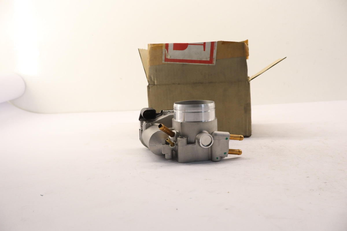 Original VW Passat B5 AUDI A4 B5 Drosselklappe 1.8 06B133062E