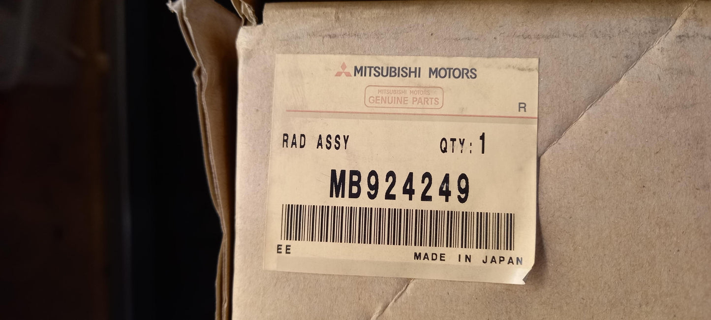 Original OE MITSUBISHI Wasserkühler MB924249