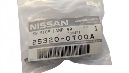 Original NISSAN Atlas Cabstar NT400 Atleon Bremslichtschalter 253200T00A