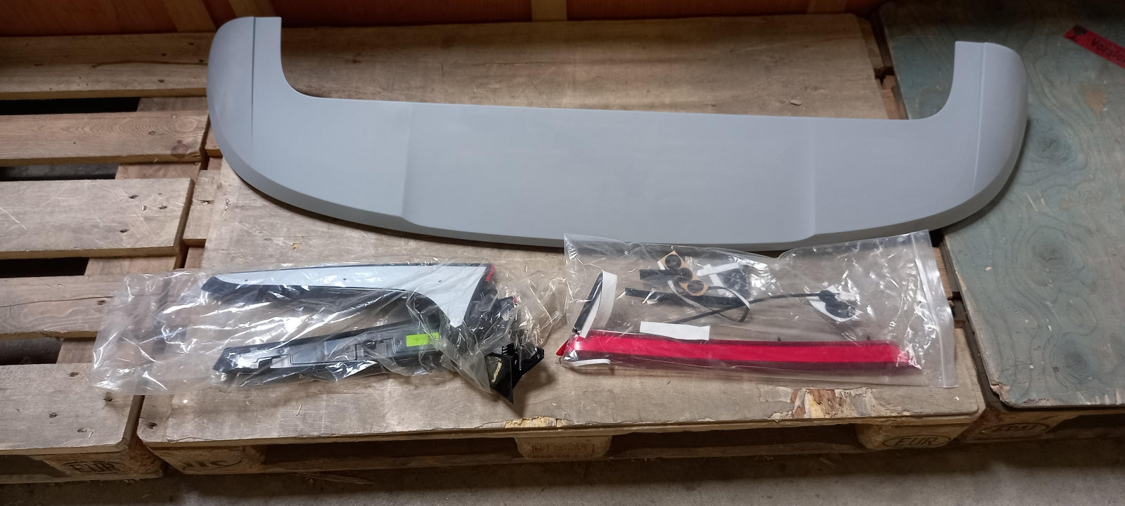 Original OE HYUNDAI/KIA Spoiler 87210R0000