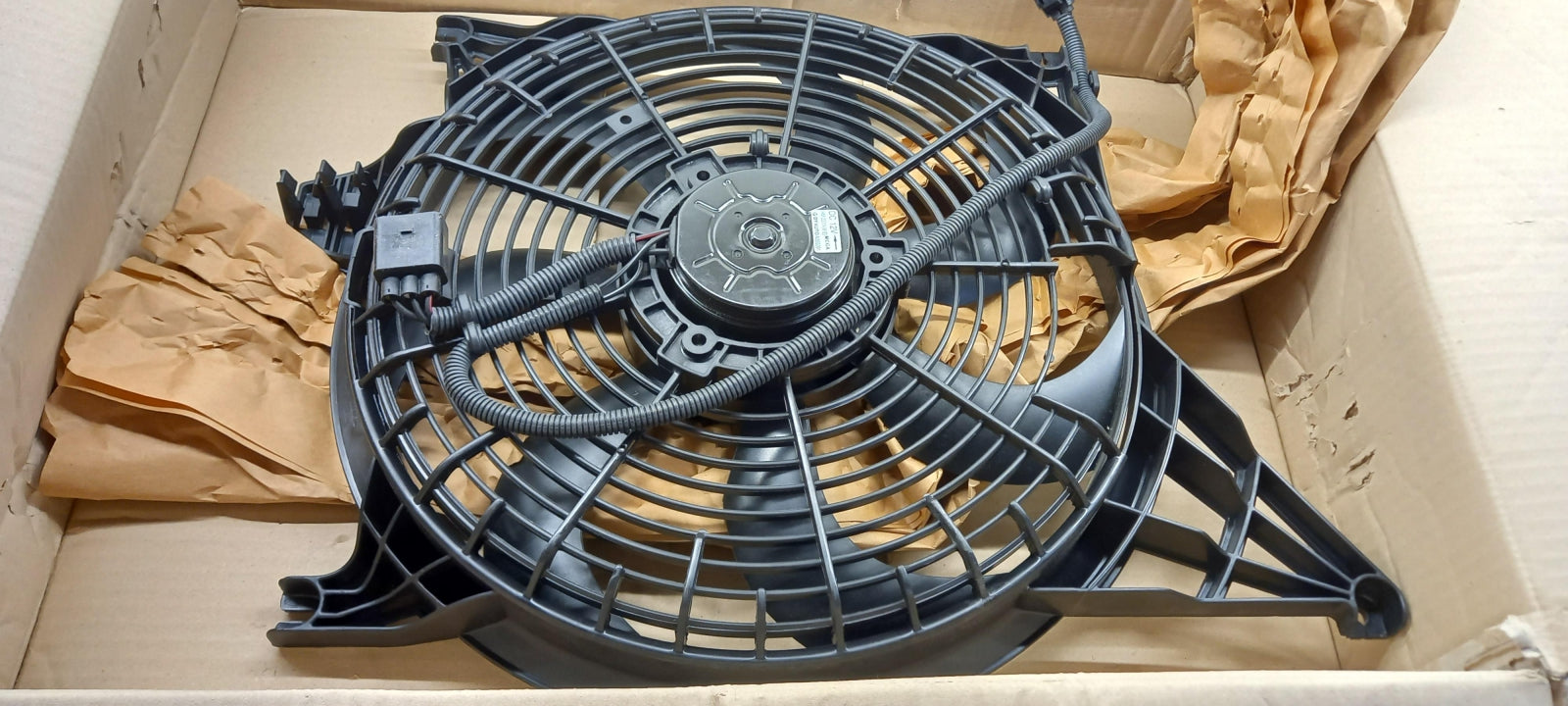 Original OE HYUNDAI/KIA Motorkühlung Lüfter 977302J700