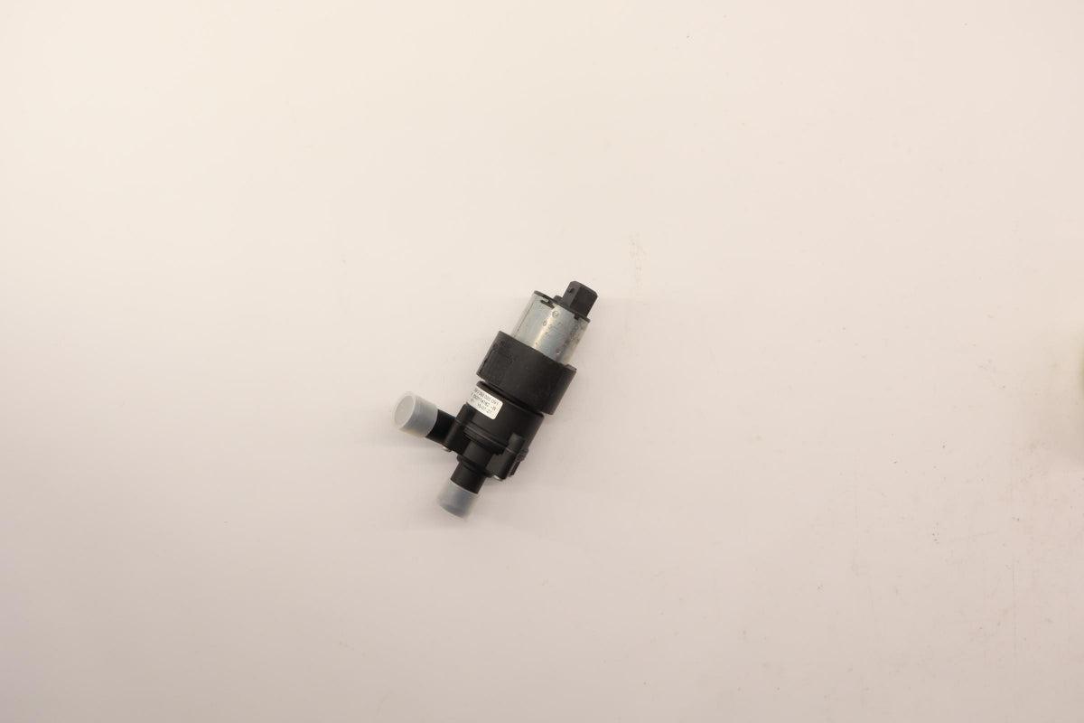 Original OE RENAULT Zusätzliche Wasserpumpe 8200114782