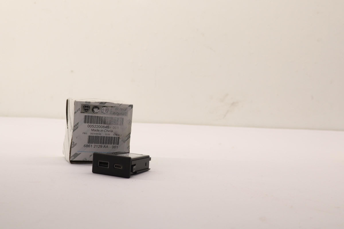 Original OE FIAT USB/AUX Buchse 68612129AA