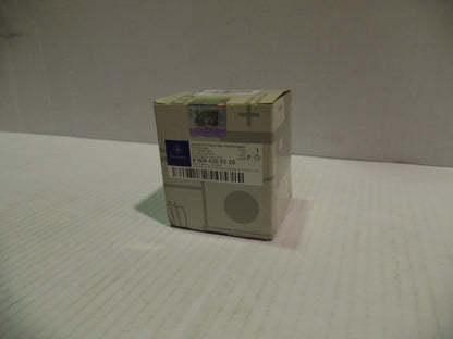 Original MERCEDES-BENZ E-Klasse W210 Bremsbeläge Satz Hinten A0044209220