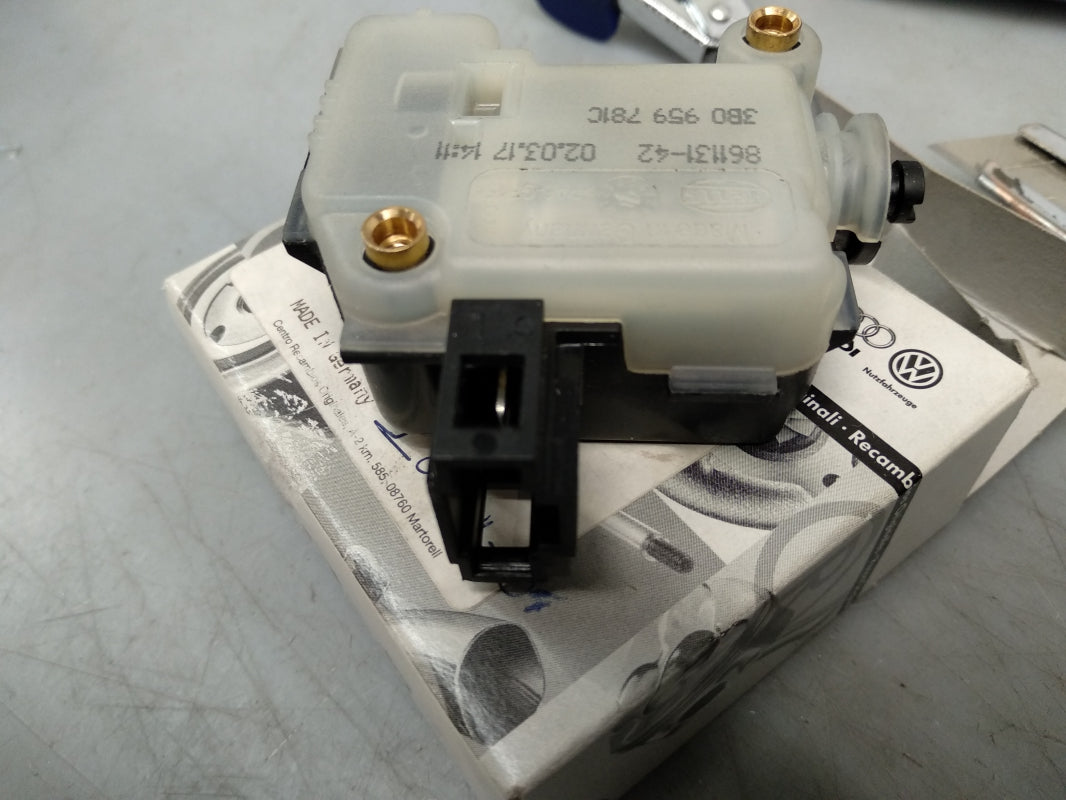 Original OE Volkswagen Stellantrieb 7L6959781