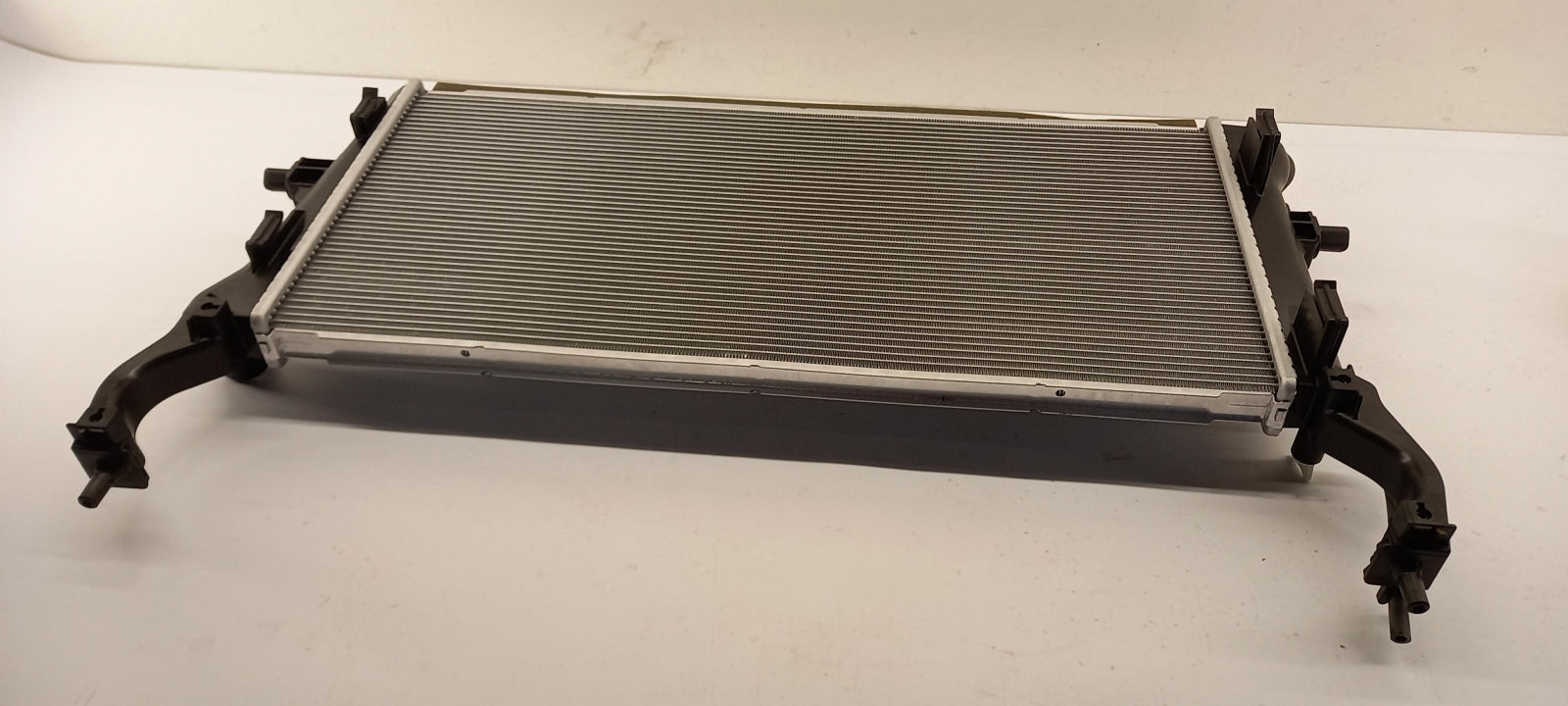 Original OE HYUNDAI/KIA Wasserkühler 25310M6400