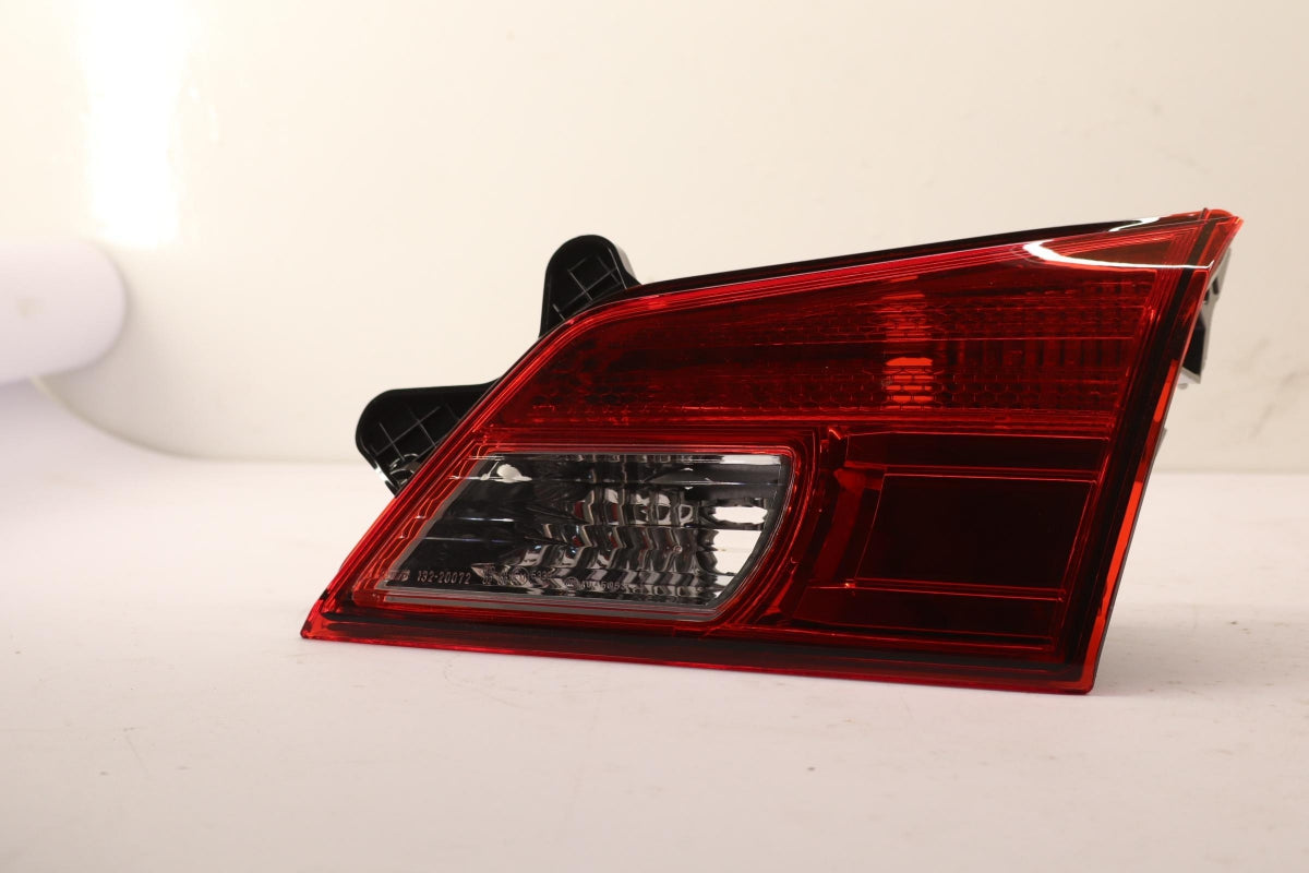 Original OE SUBARU Heckleuchte 84912AJ250