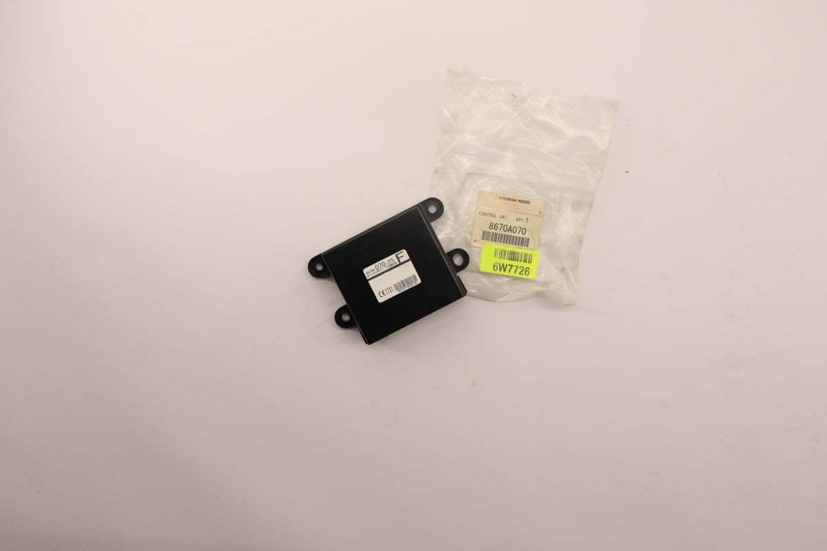 Original OE MITSUBISHI Steuergerät 8670A070