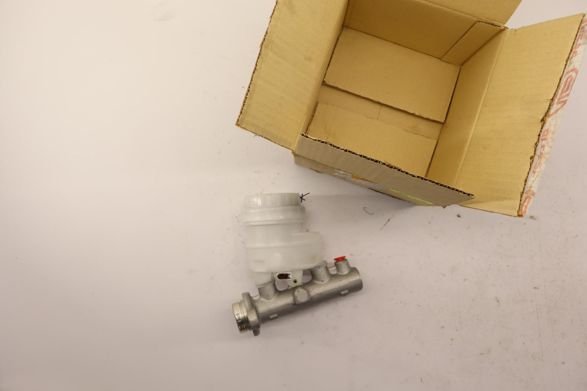 Original OE MITSUBISHI Hauptbremszylinder MN102440
