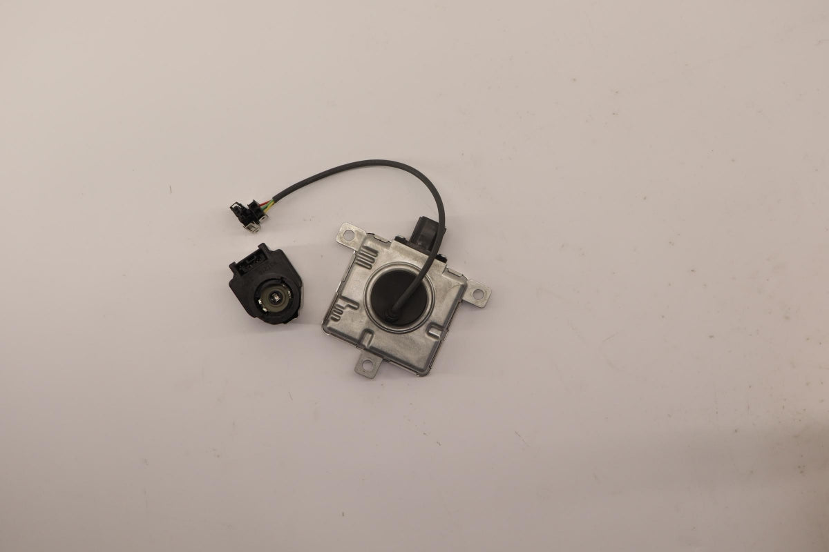 Original OE MITSUBISHI Gasentladungslampe Zündgerät 8301C463