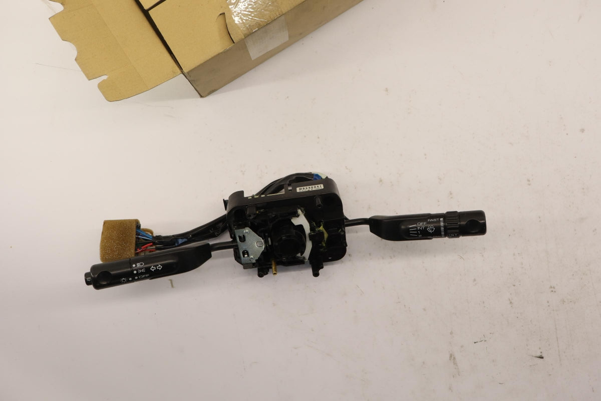 Original OE MITSUBISHI Lenkstockschalter MB686041