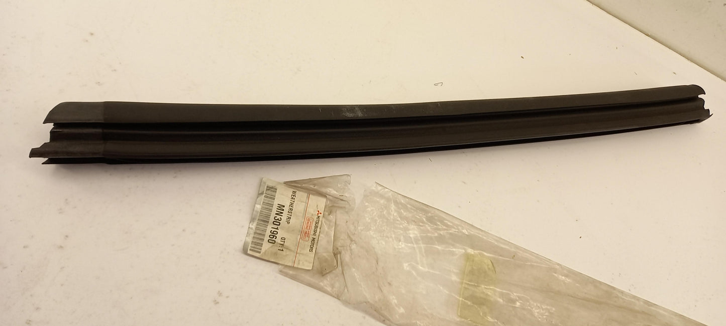 Original OE MITSUBISHI Faltdach Dichtung MN301960
