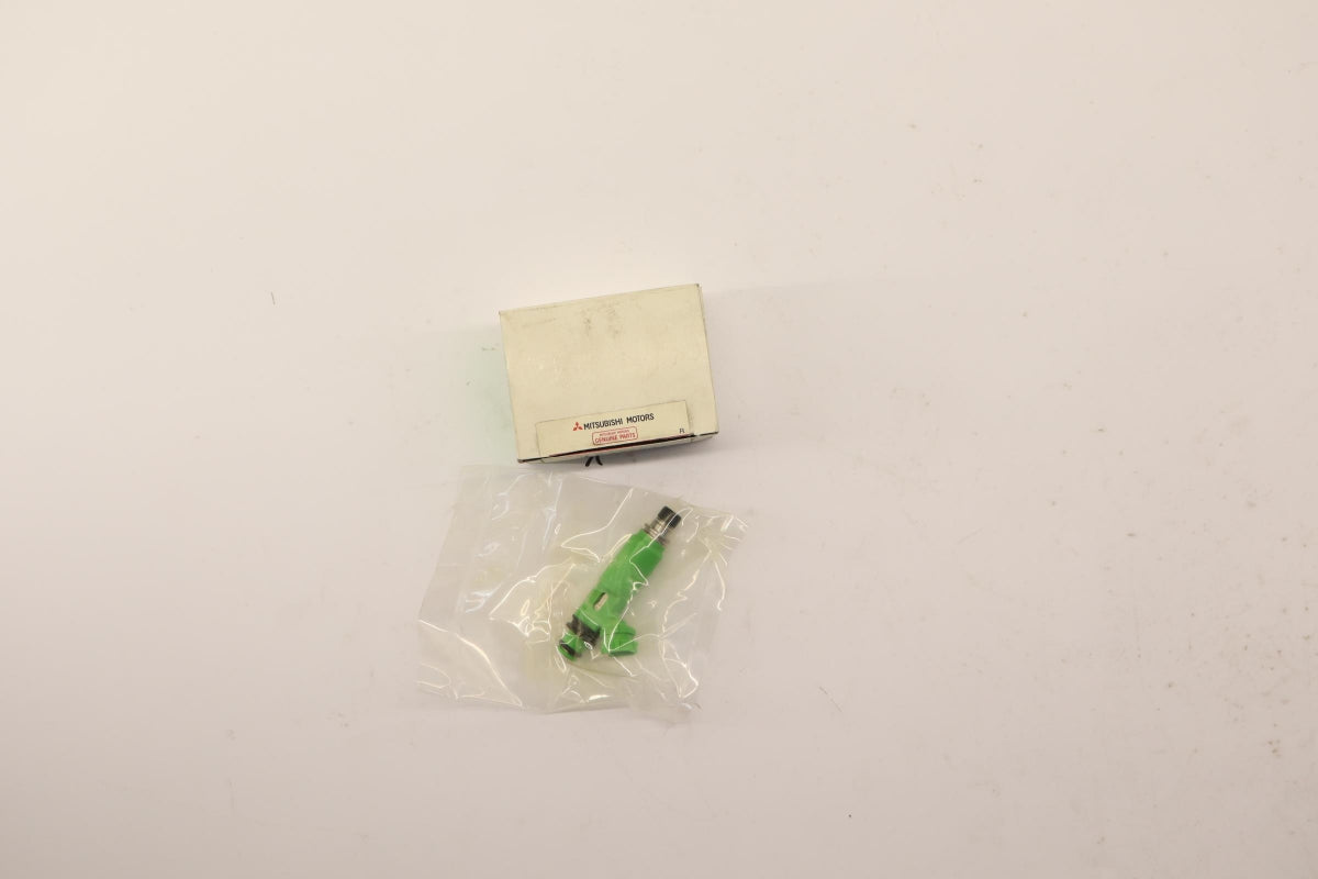 Original OE MITSUBISHI Injektor Düse MD332733