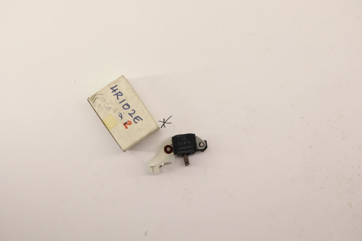 Original OE MITSUBISHI Generatorregler MD607619