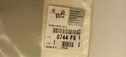 Original OE Peugeot Scheibe 8744F9