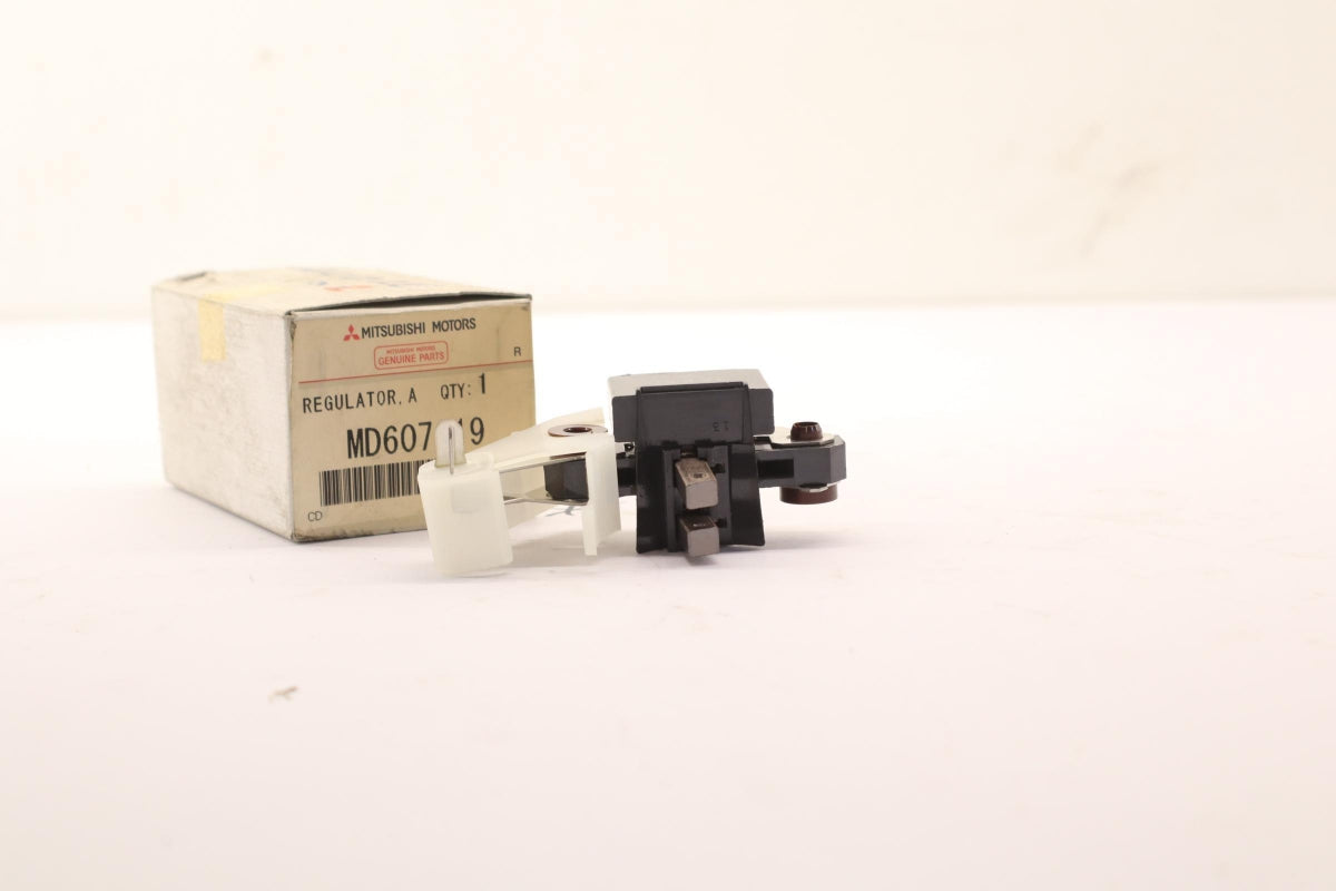 Original OE MITSUBISHI Generatorregler MD607619