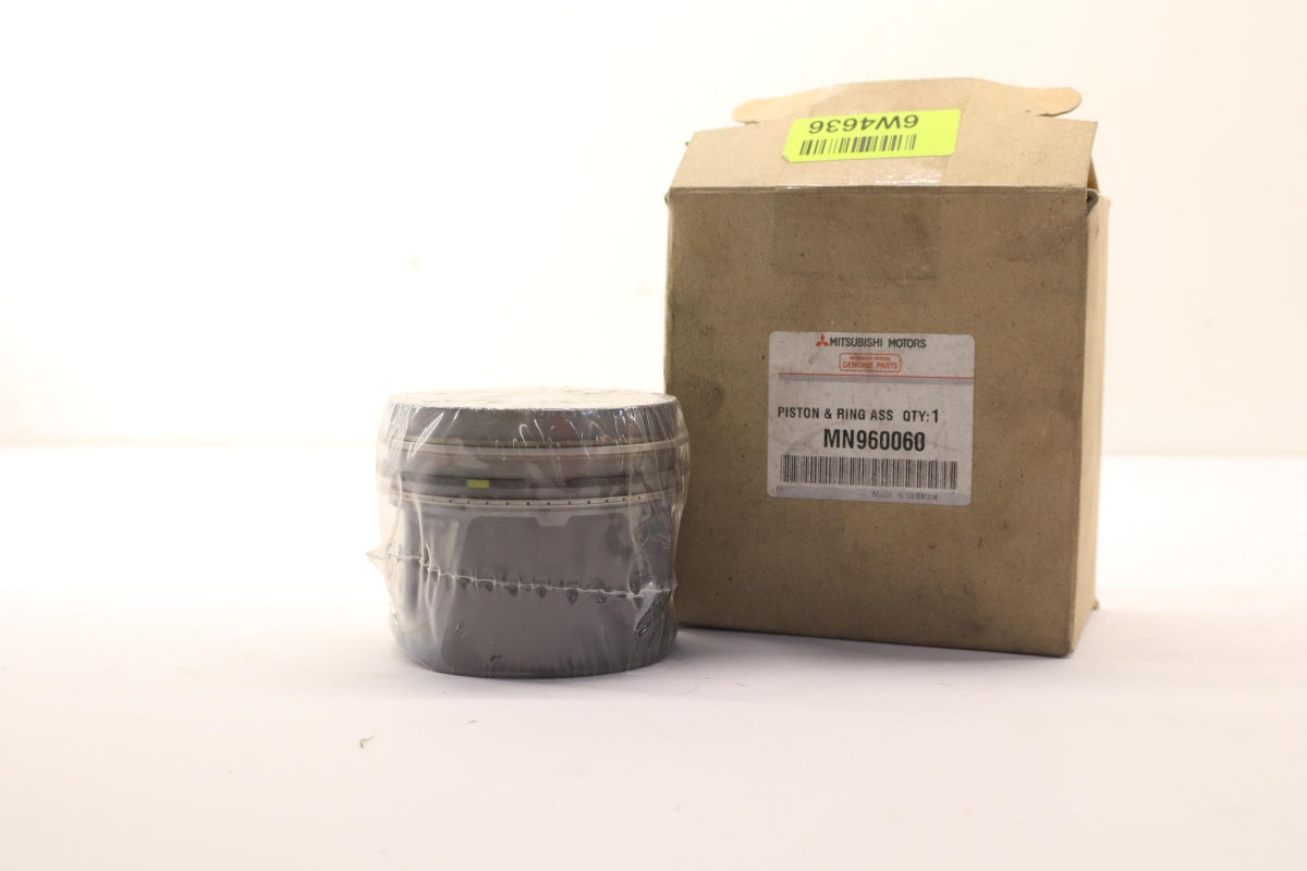Original OE MITSUBISHI Kolben MN960060