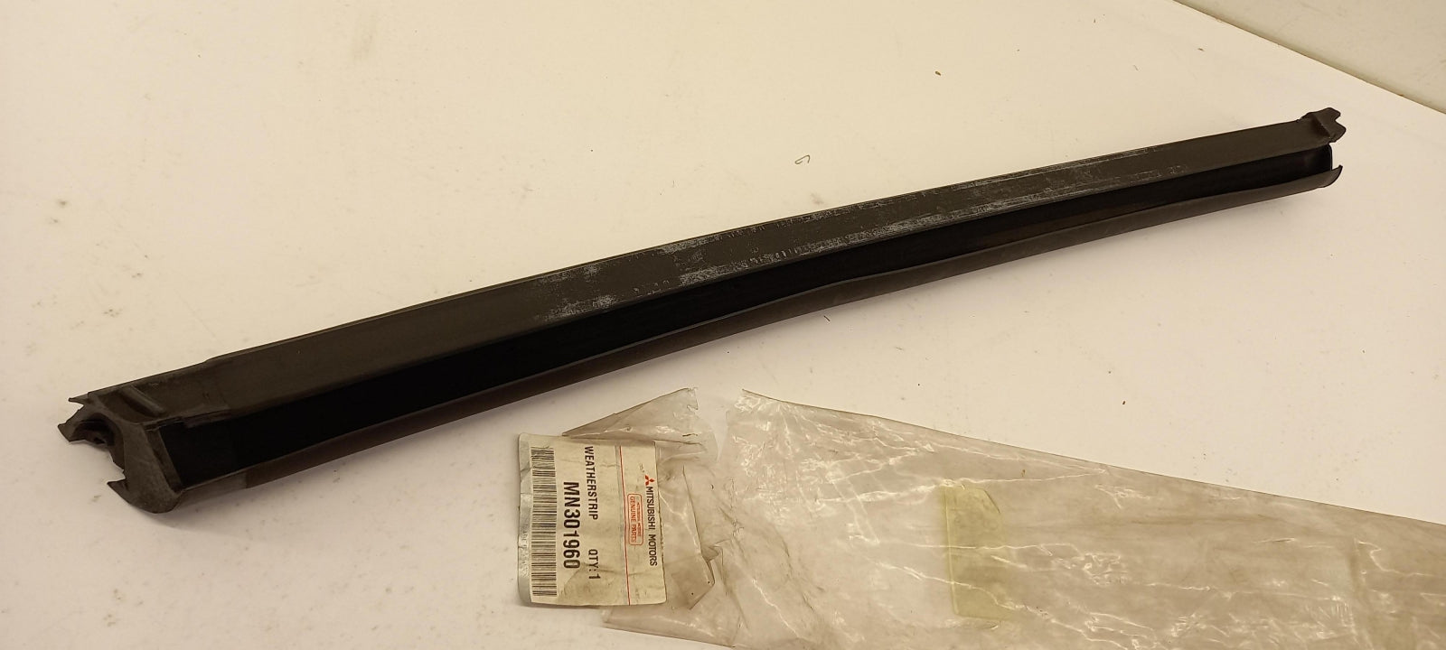 Original OE MITSUBISHI Faltdach Dichtung MN301960