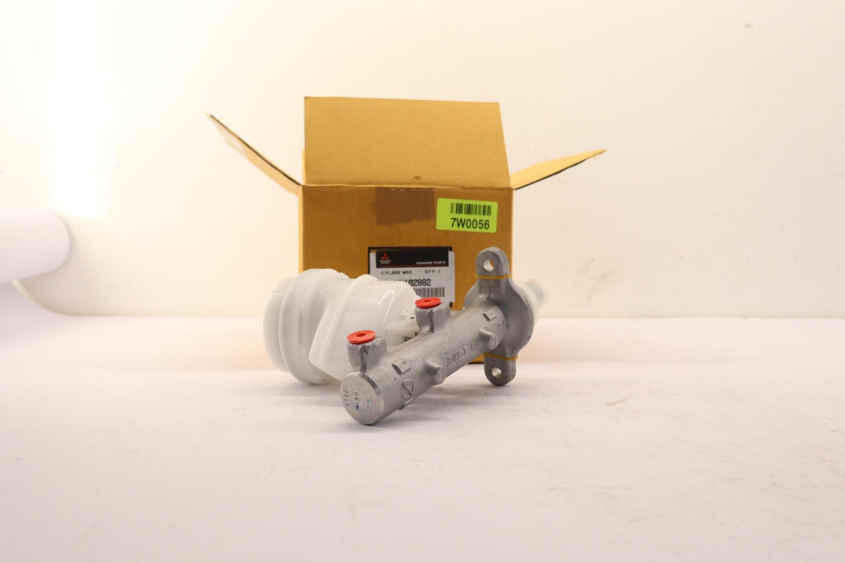 Original OE MITSUBISHI Hauptbremszylinder MN102882