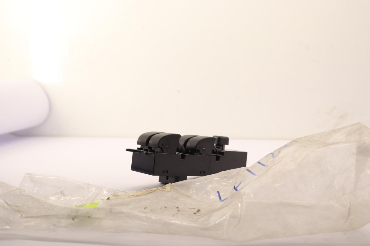 Original OE MITSUBISHI Fensterheberschalter MR587878
