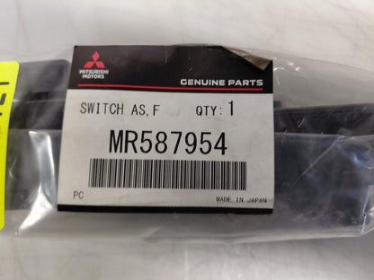 Original OE MITSUBISHI Fensterheberschalter MR587954
