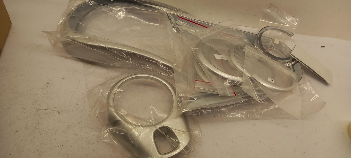 Original OE HYUNDAI/KIA Mittelkonsolenteil / Verkleidungssatz E87702K001ME