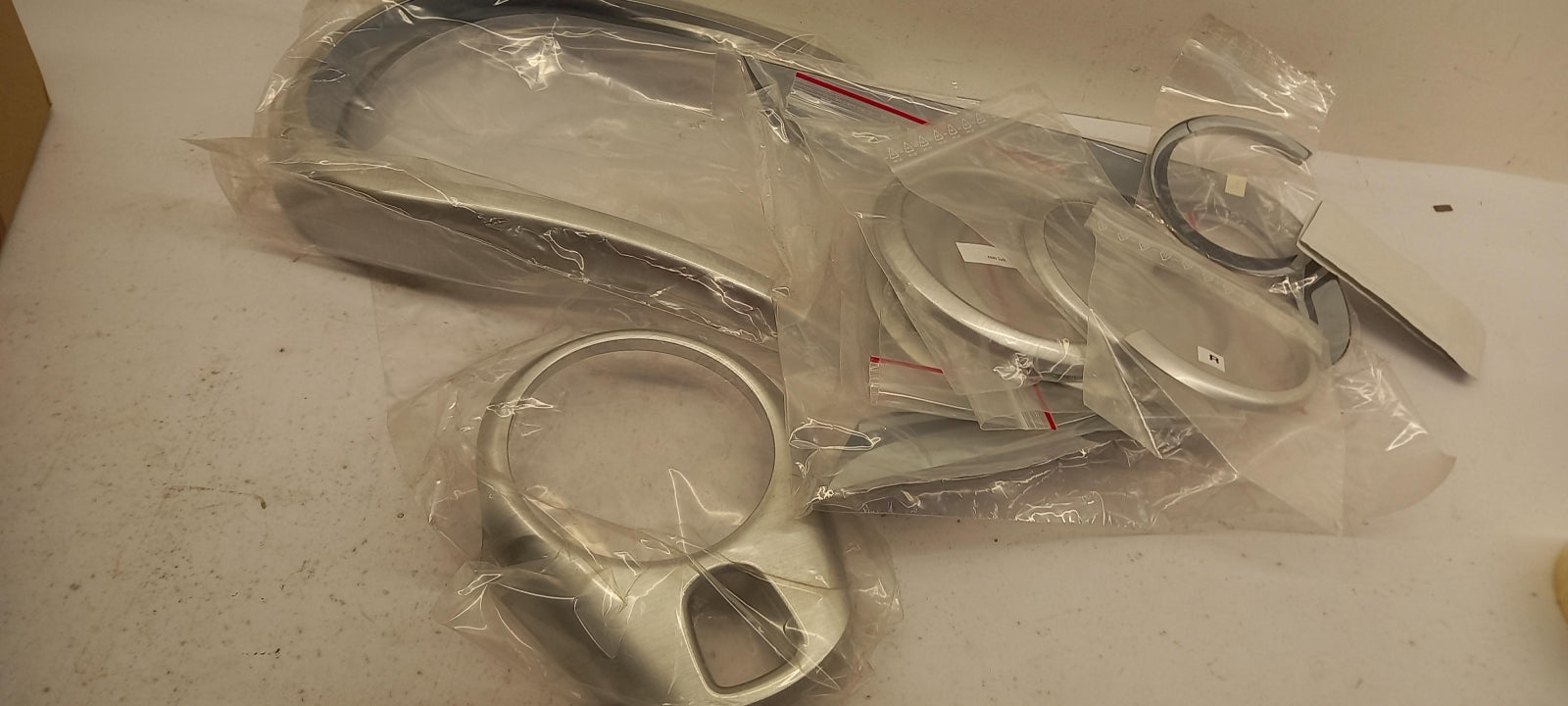 Original OE HYUNDAI/KIA Mittelkonsolenteil / Verkleidungssatz E87702K001ME
